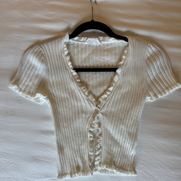 Cropped White Front Button Knit Top - Picture 2 of 3